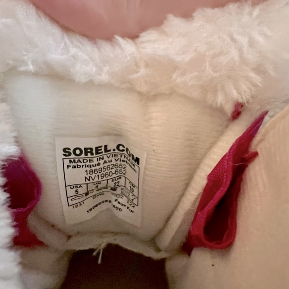 Sorel pink baby snow boots, size 5